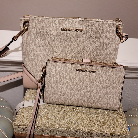 Michael Kors Handbags - Michael kors purse and wristlet wallet